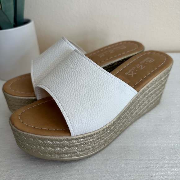 R.Z.X. White Faux Leather Wedge Slide Sandals Woman’s EU38 US7.5 - Picture 6 of 10